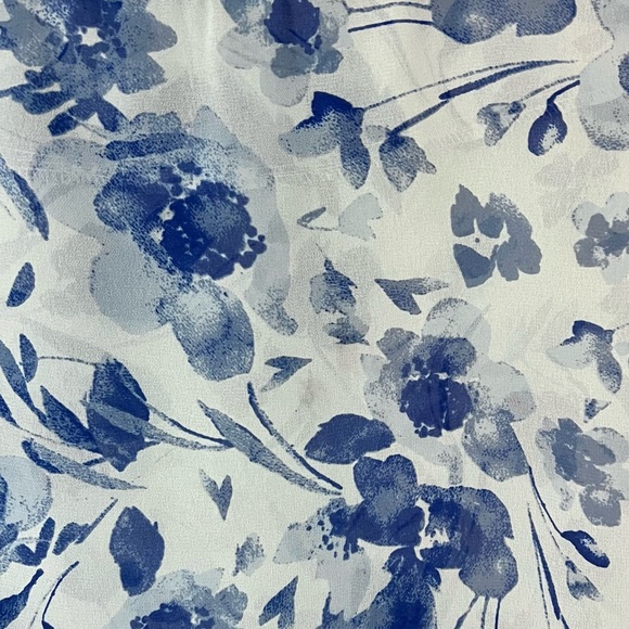 Under Skies White Tank Top with Blue Floral Print - Picture 2 of 5